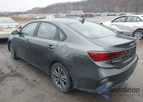 2022 Kia Forte Lxs z USA, uszkodzony, nr VIN 3KPF24AD9NE494905